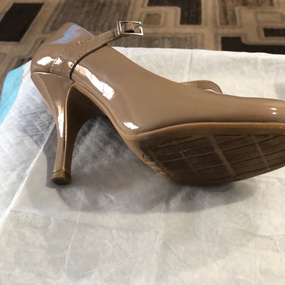 Shoes - Picture 4 of 4
